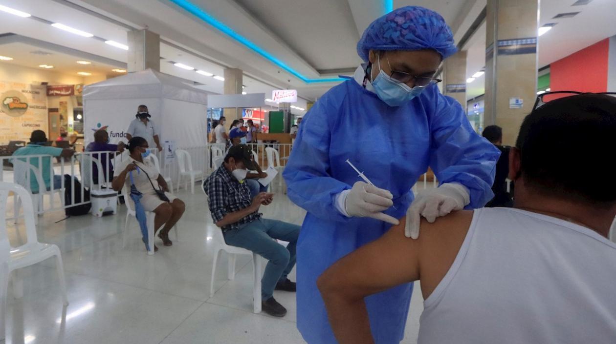 Con la vacunación se espera ir ganando inmunidad.