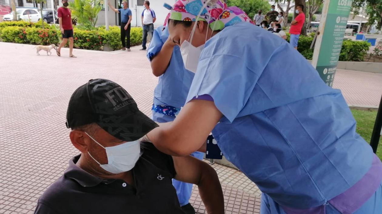 Puesto de vacunación móvil en Barranquilla.