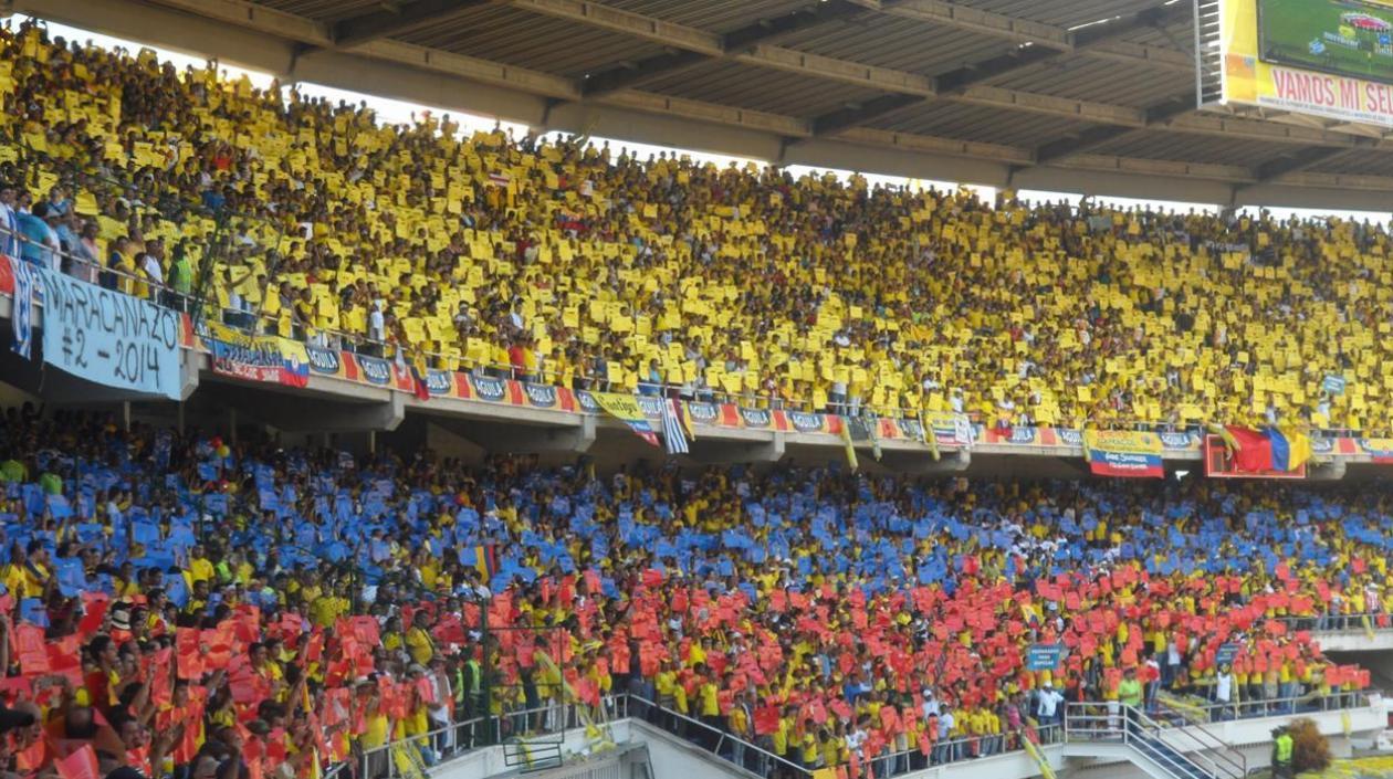 Hinchas de Colombia en la tribuna.