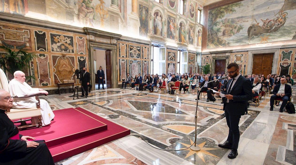 Papa Francisco en una audiencia con un grupo de jóvenes del "Proyecto Policoro".