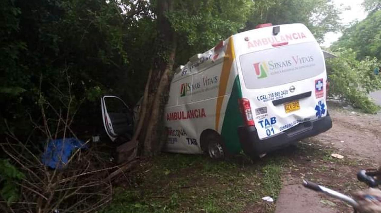 Así quedó la ambulancia tras el accidente. 