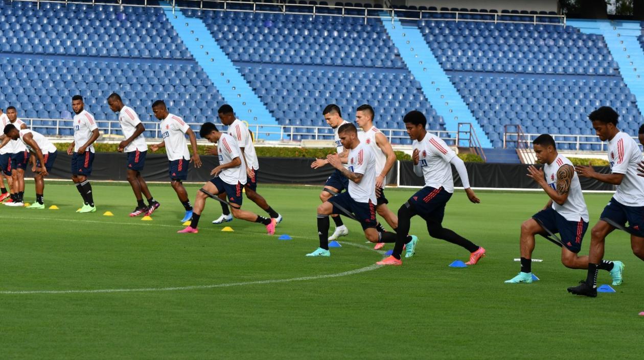 Jugadores de la Selección Colombia entrenan en el Metropolitano. 