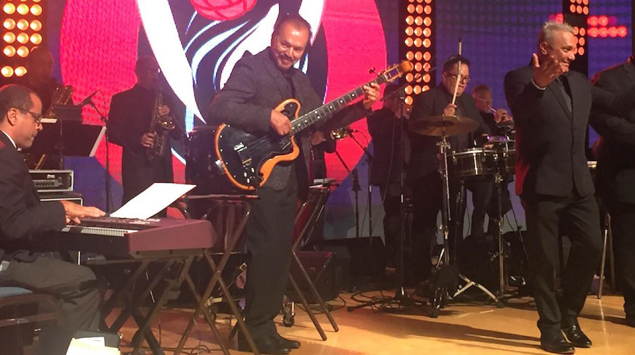 Bobby Valentín durante una presentación.