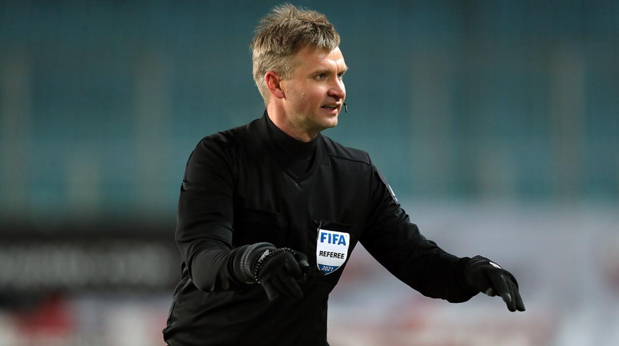 Sergey Lapochkin, arbitro suspendido. 