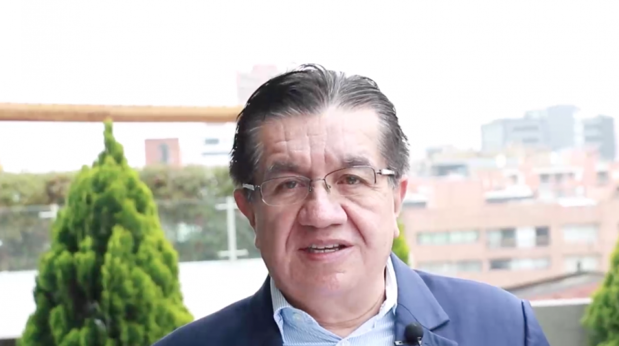 El Ministro de Salud, Fernando Ruiz Gómez.