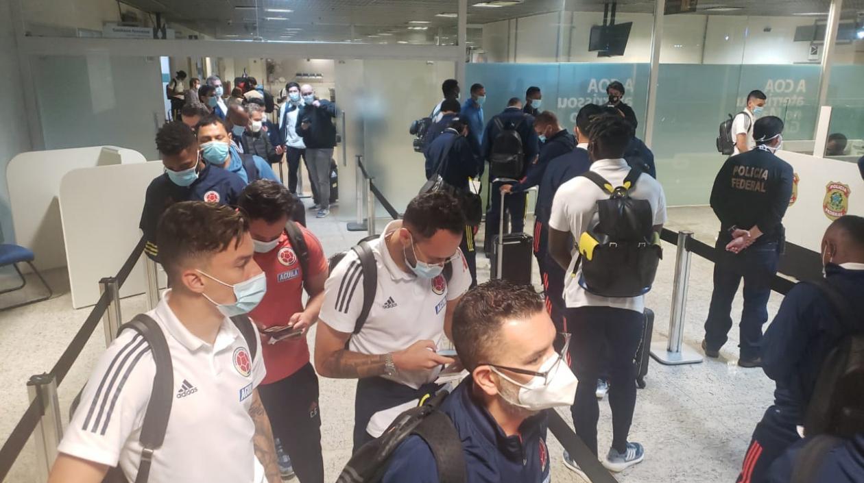 Jugadores colombianos arribando a Brasil.