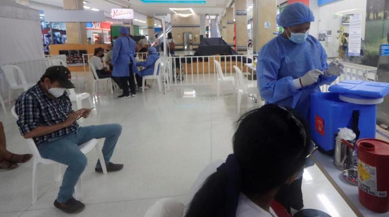 Covid-19 sigue manteniendo cifras elevadas en Colombia.