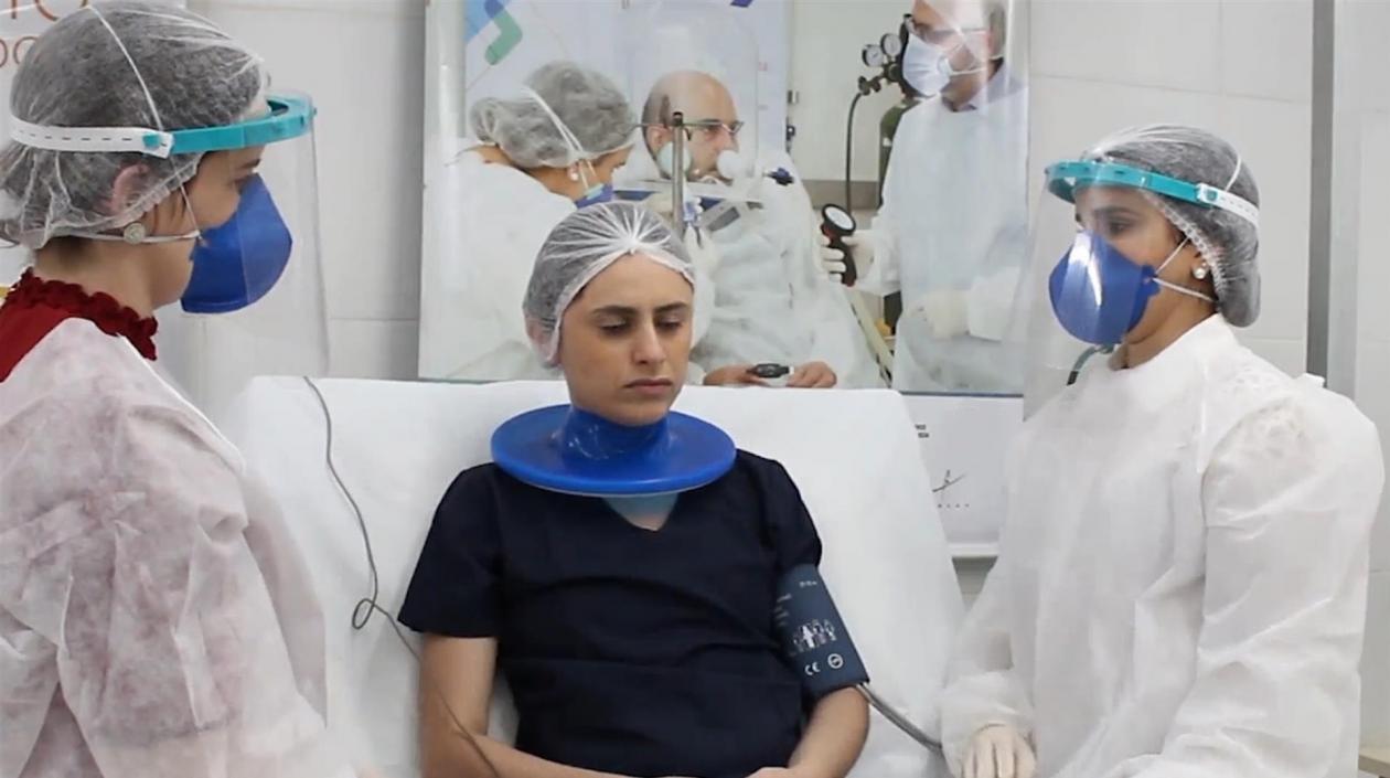 El equipo, bautizado con el nombre de Elmo y que pasó por pruebas clínicas y fisiológicas, está siendo usado en 23 de los 27 estados brasileños.