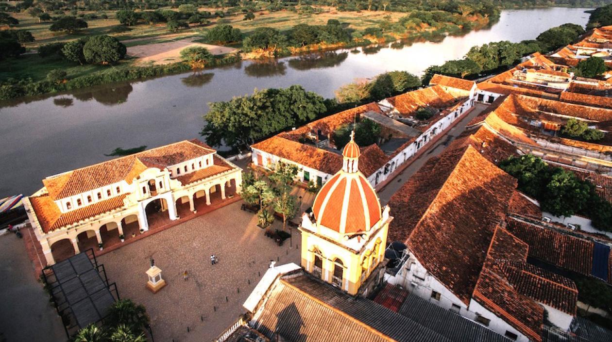 Un pequeño tramo del brazo fluvial frente a Mompox.