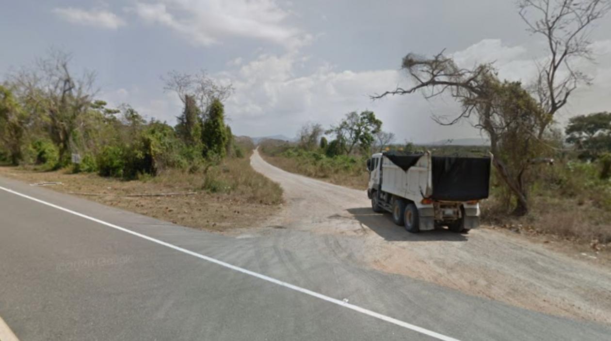 Trocha que de la Vía al Mar conduce al corregimiento de El Cerrito.