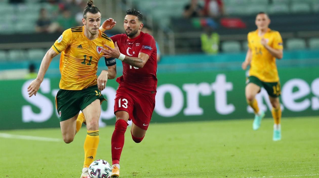 Gareth Bale en acción de partido ante Turquía. 