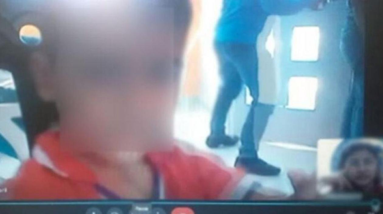 El ladrón quedó grabado cuando ingresó a la casa. 