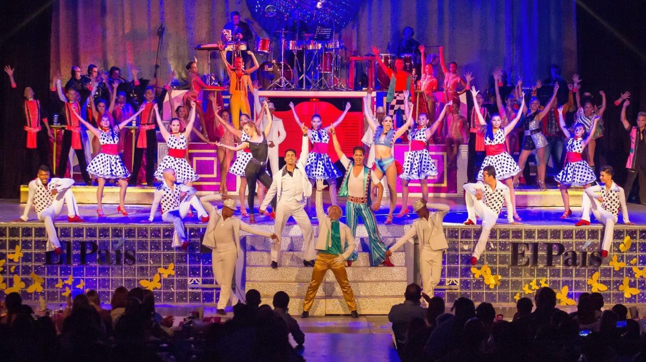 Parte de la puesta en escena del Paseo de la Aurora.