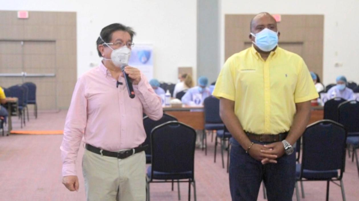 Fernando Ruiz, ministro de Salud, y el gobernador de San Andrés Islas, Everth Hawkins Sjogreen.