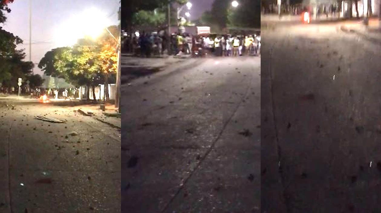 Bloqueo y vandalismo esta noche en el sector de la calle 17.