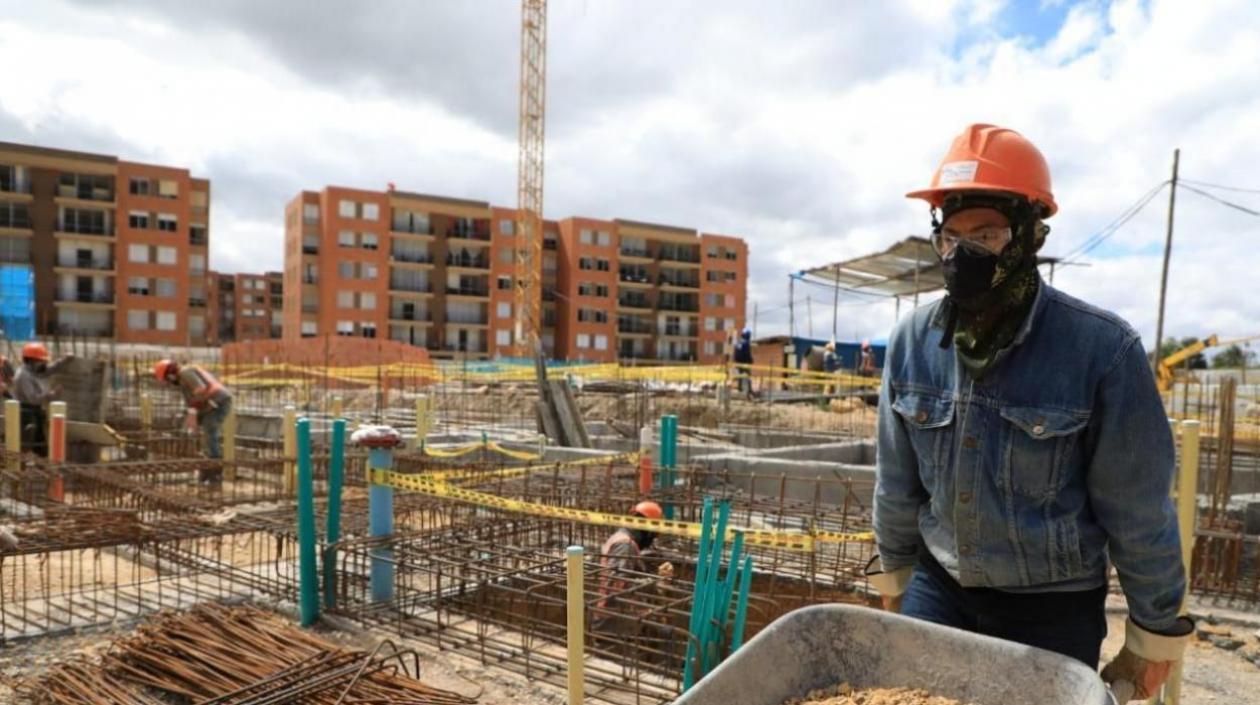 Su aplicación comenzará en 2023, cuando la jornada laboral semanal se reducirá una hora.