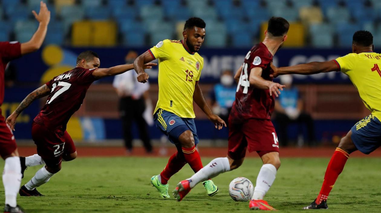 Miguel Ángel Borja en acción ante Venezuela. 