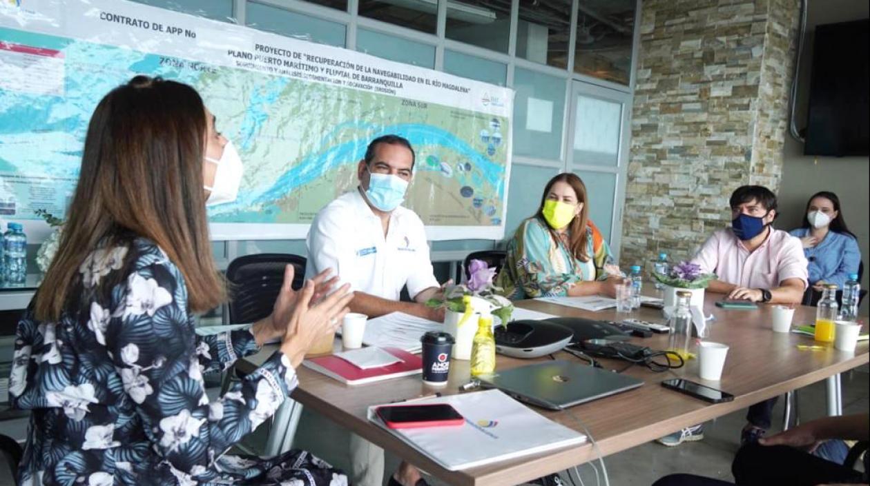 La Ministra Ángela María Orozco; el Director de Cormagdalena Pedro Pablo Jurado; la Representante Martha Villalba y el Alcalde Jaime Pumarejo.