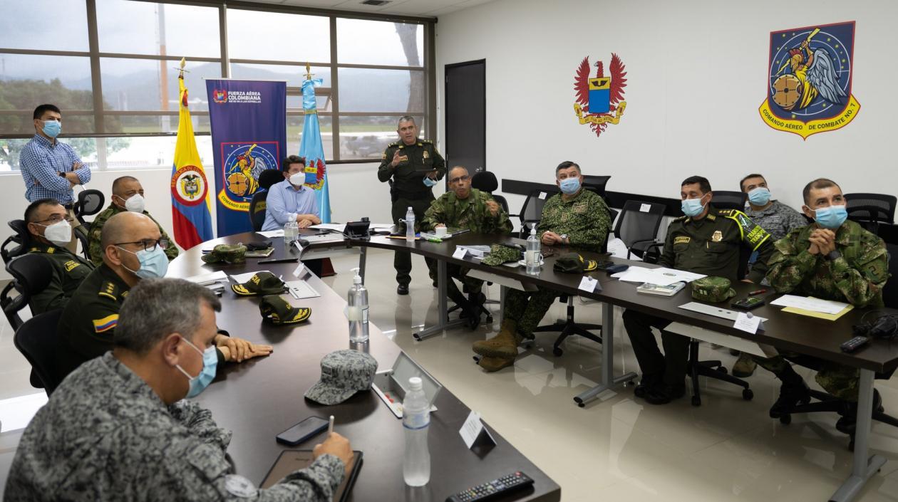 Diego Molano, ministro de Defensa, reunido con los altos oficiales del país. 