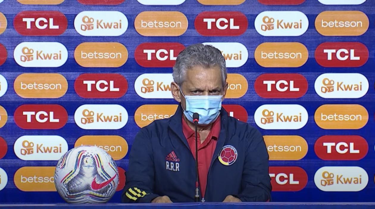 El DT Reinaldo Rueda en la rueda de prensa en la víspera del partido.