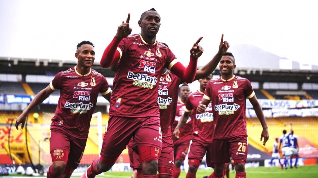 Juan Fernando Caicedo, figura del partido al anotar dos goles 'pijaos'.