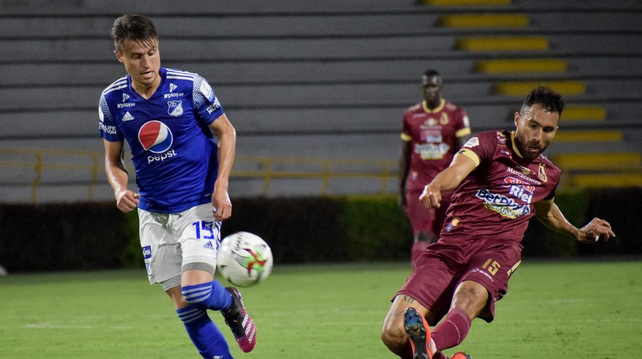 Acción del juego de ida entre Millonarios y Tolima. 