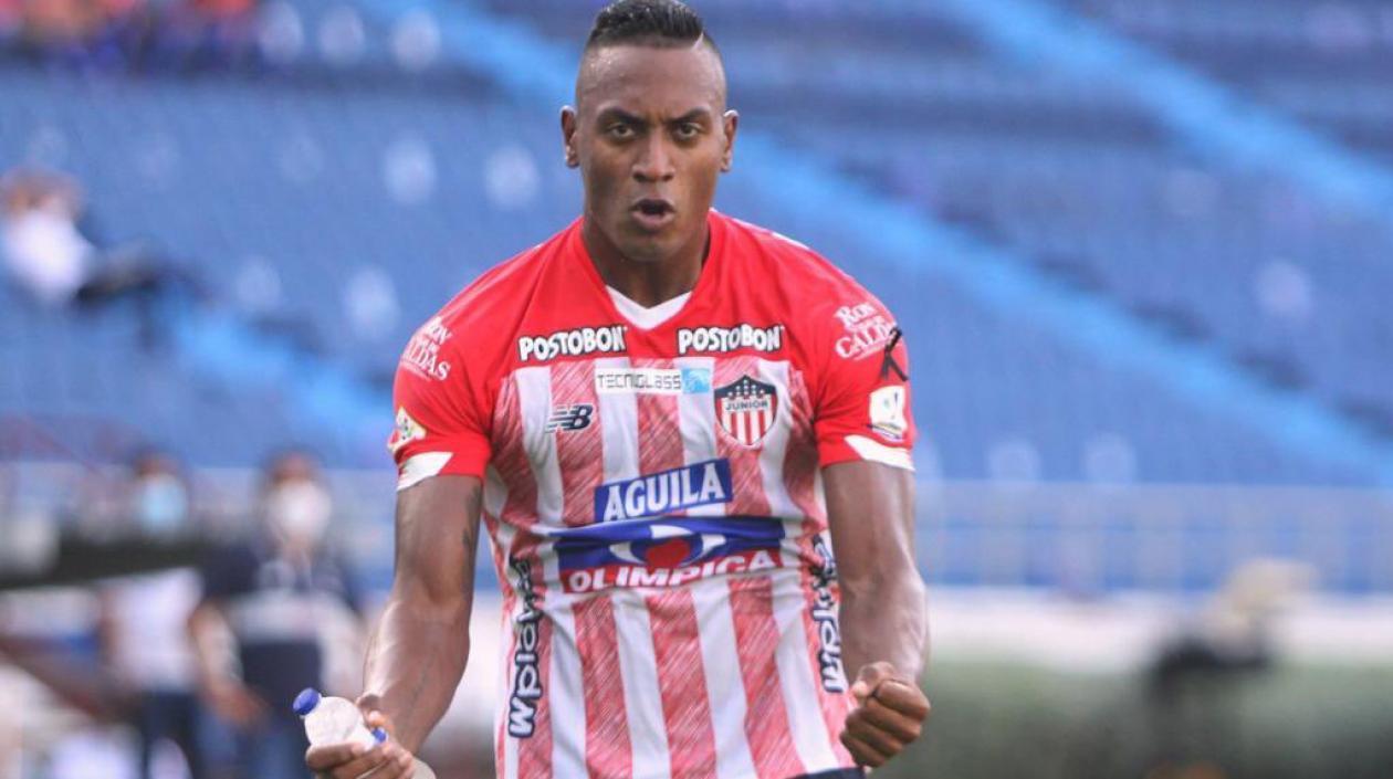 Willer Ditta, defensa juniorista.