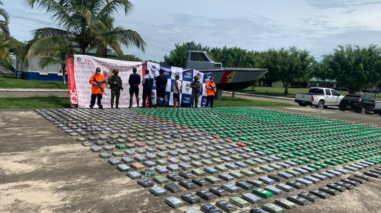 Cocaína incautada por la Armada Nacional.