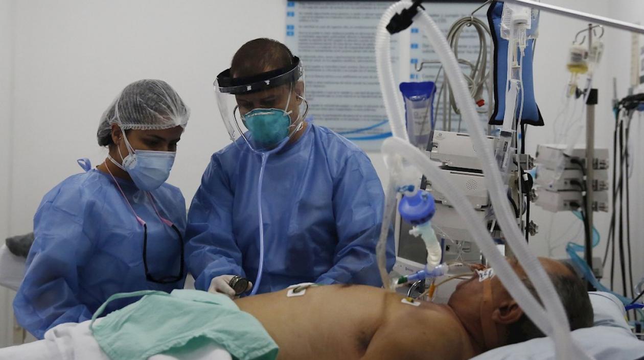 Enfermo de Covid-19 en una UCI en Colombia.