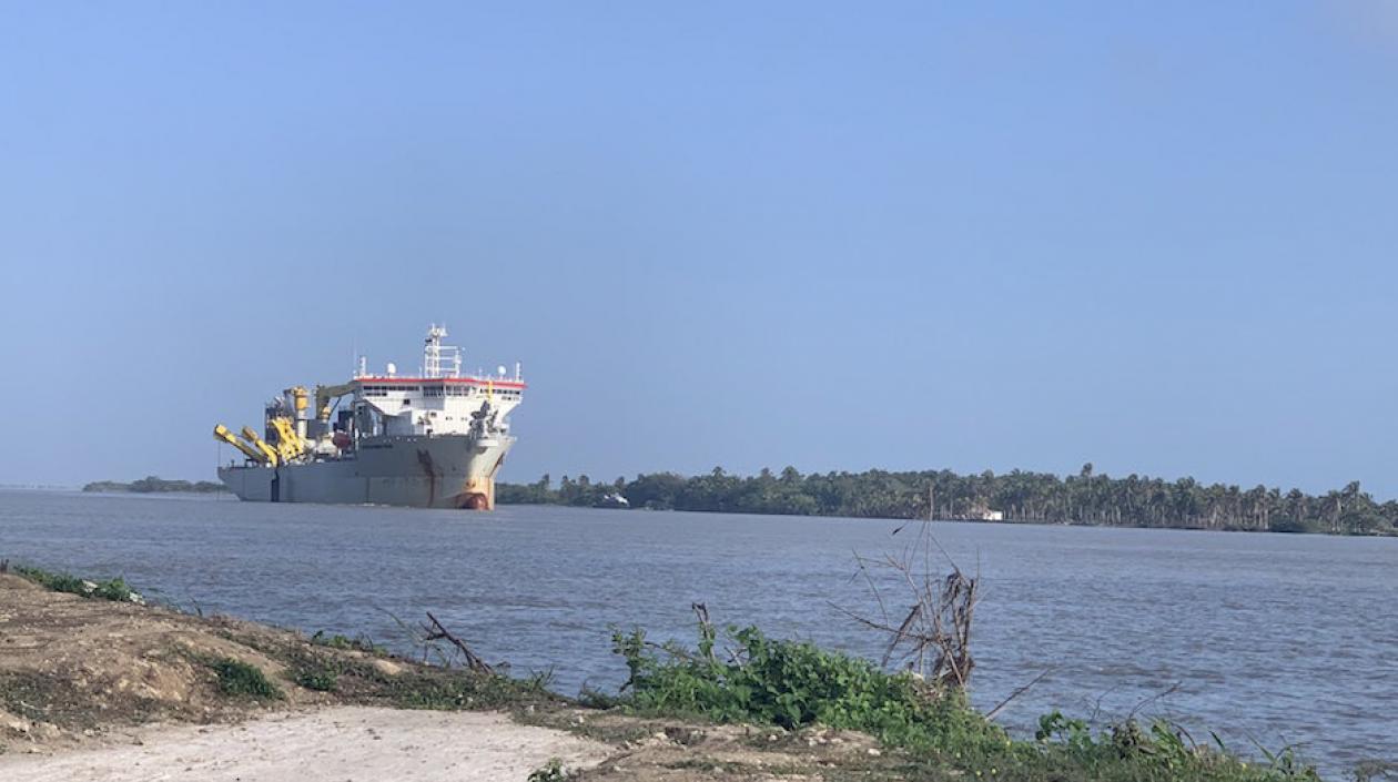 La draga 'Bartolomeu Dias', en su más reciente trabajo.