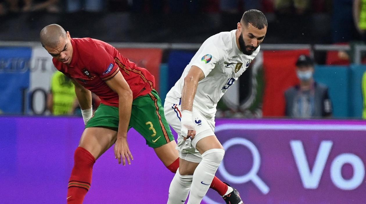 Pepe marcando a Benzema. 