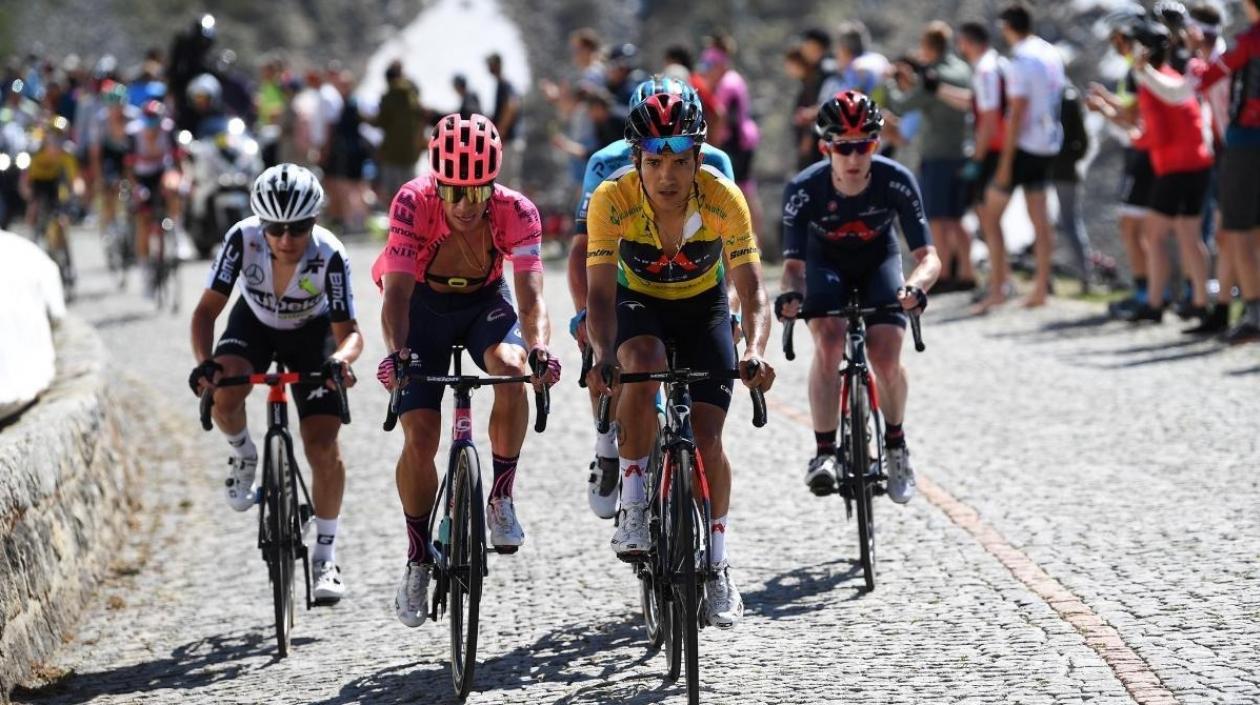 Rigoberto Urán y Richard Carapaz en un ataque. 