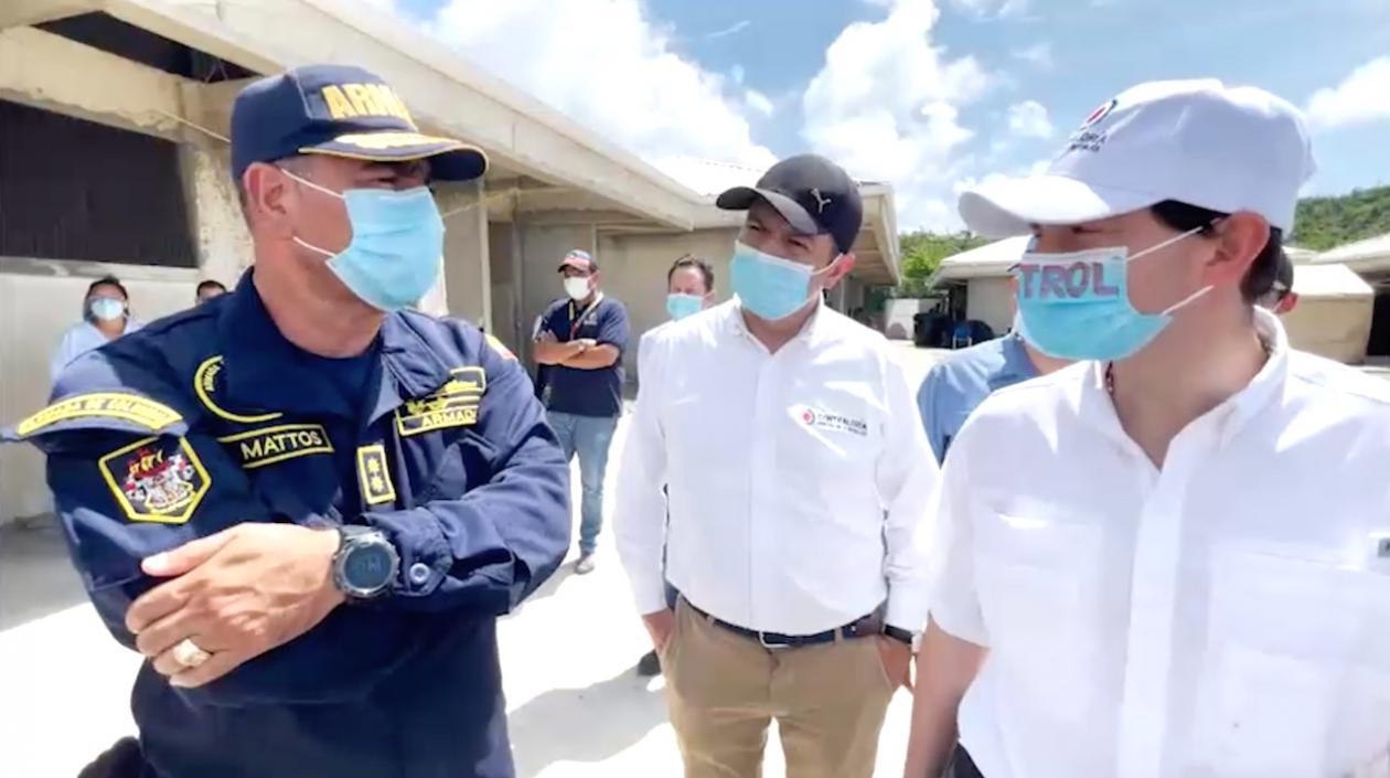 El Contralor Carlos Felipe Córdoba durante su visita a Providencia.