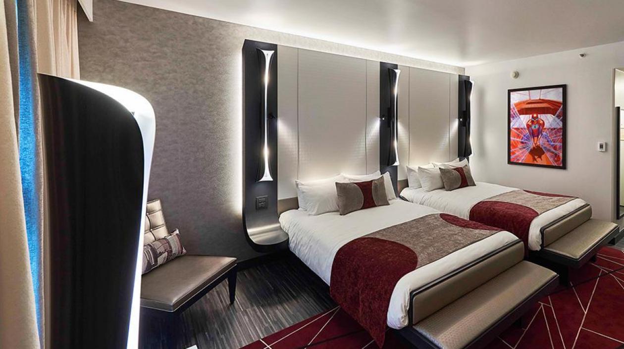 El hotel tiene 561 habitaciones con estilo marveliano.