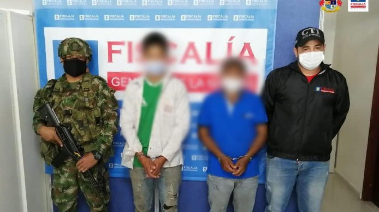 El encartado de 19 años (de chaqueta blanca y camiseta verde) fue sentenciado a 12 años y 6 de prisión, tras llegar a un acuerdo con la Fiscalía.