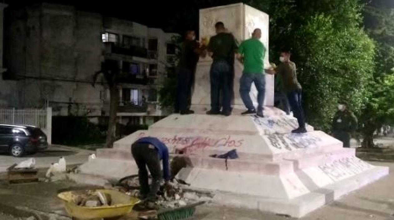 Trabajos de recuperación del pedestal.