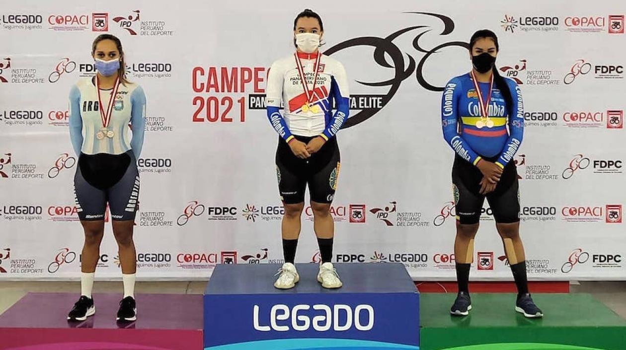 Marianis Salazar durante la premiación.