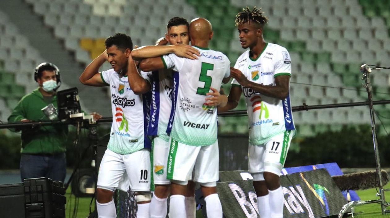 Jugadores de Atlético Huila celebrando el triunfo ante Deportes Quindío.