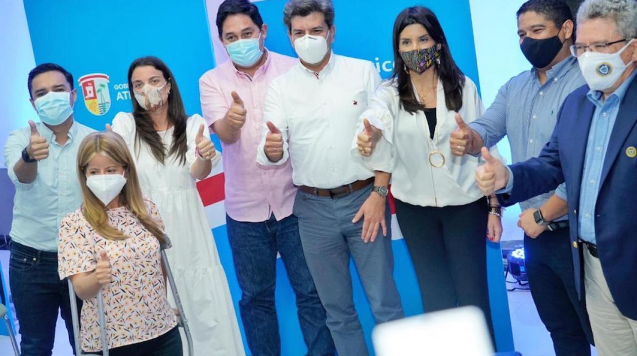 Las Ministras Karen Abudinen y María Victoria Angulo, con la Gobernadora Elsa Noguera y participantes en el evento.