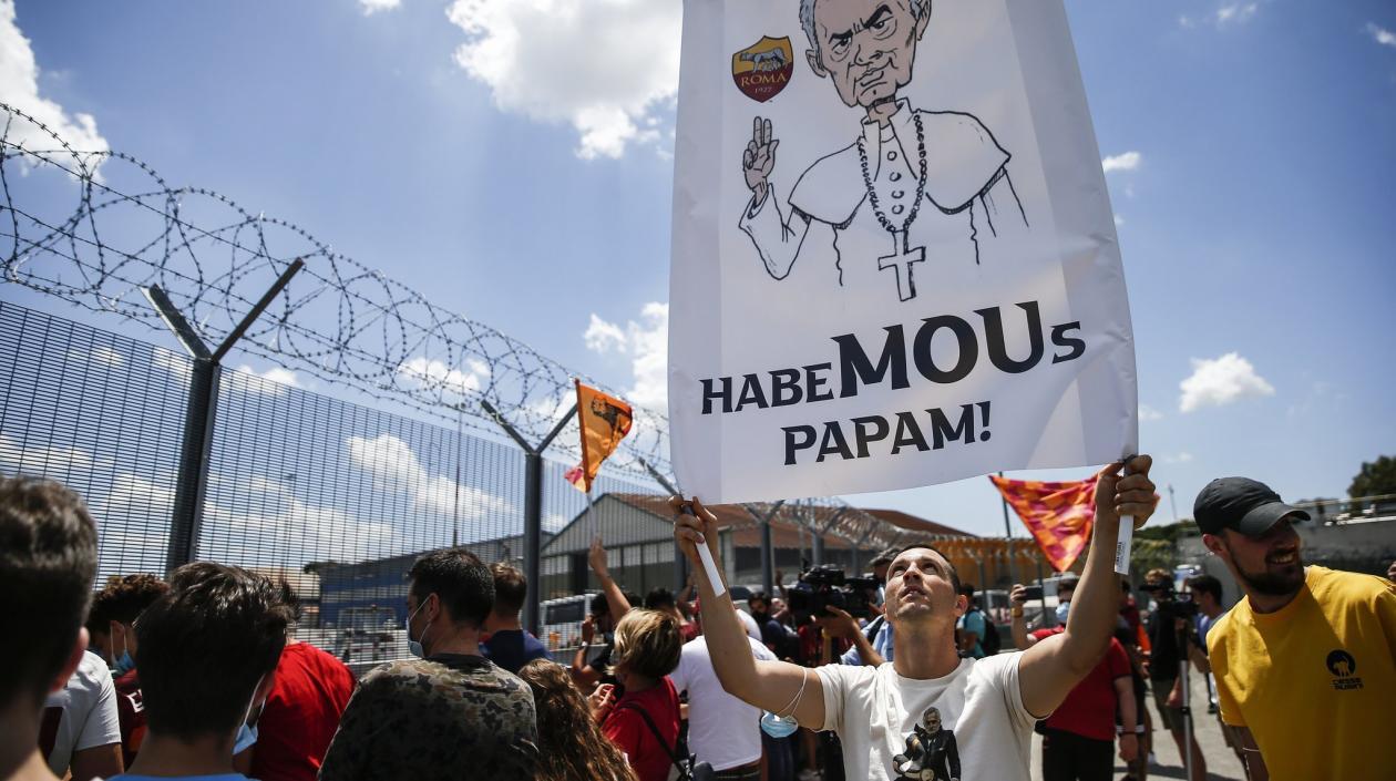 Así recibieron los hinchas a José Mourinho, nuevo técnico de la Roma. 