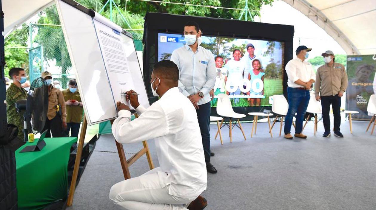 Acto de firma de los convenios.
