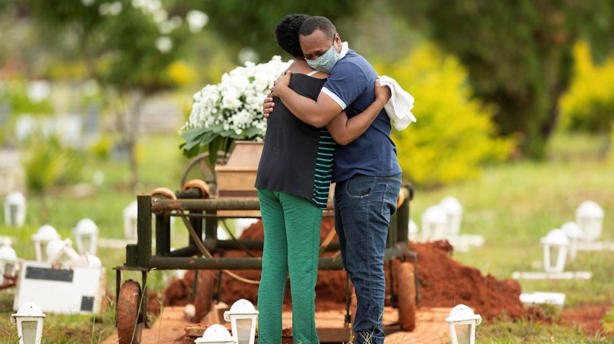 Muchos brasileños han perdido a sus familiares por culpa del virus. 