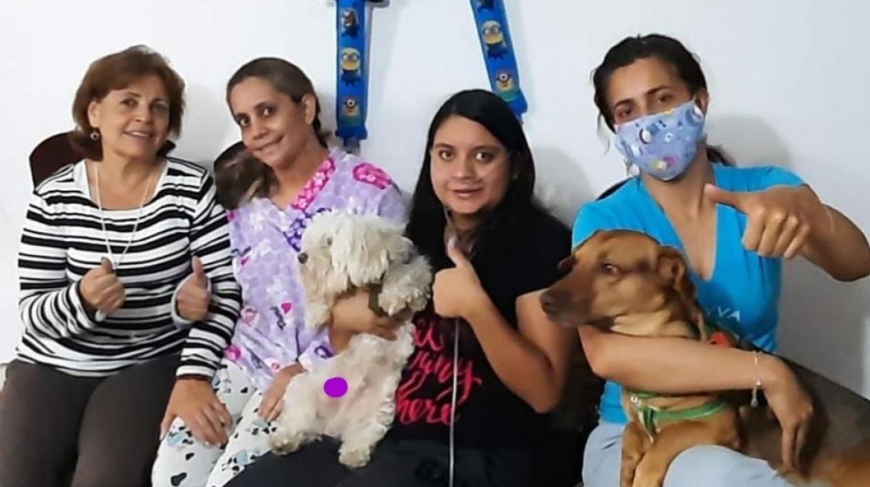 Viviana Ramírez junto con su familia. 