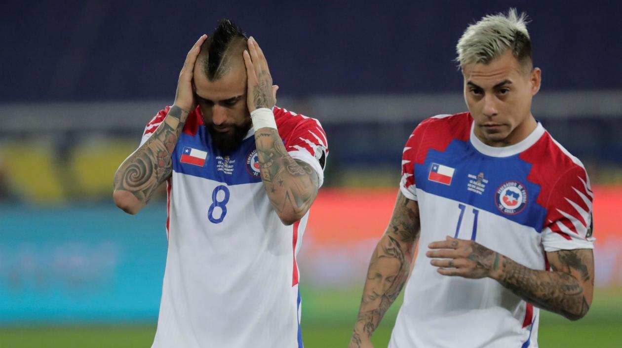 Arturo Vidal y Eduardo Vargas, dos de los veteranos chilenos. 