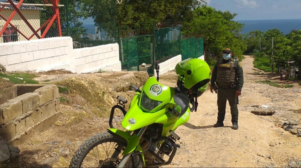 La Policía hace presencia en el lugar donde se presentó el robo. 