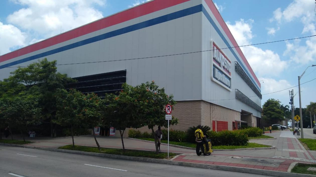 El almacén Alkosto estuvo cerrado toda la tarde del lunes a raíz del incidente. 