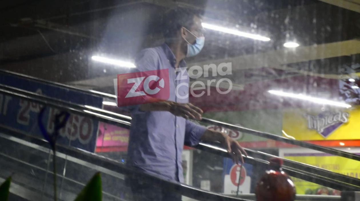 Leonardo Acuña, expolicía que creó pánico en el almacén de cadena. 