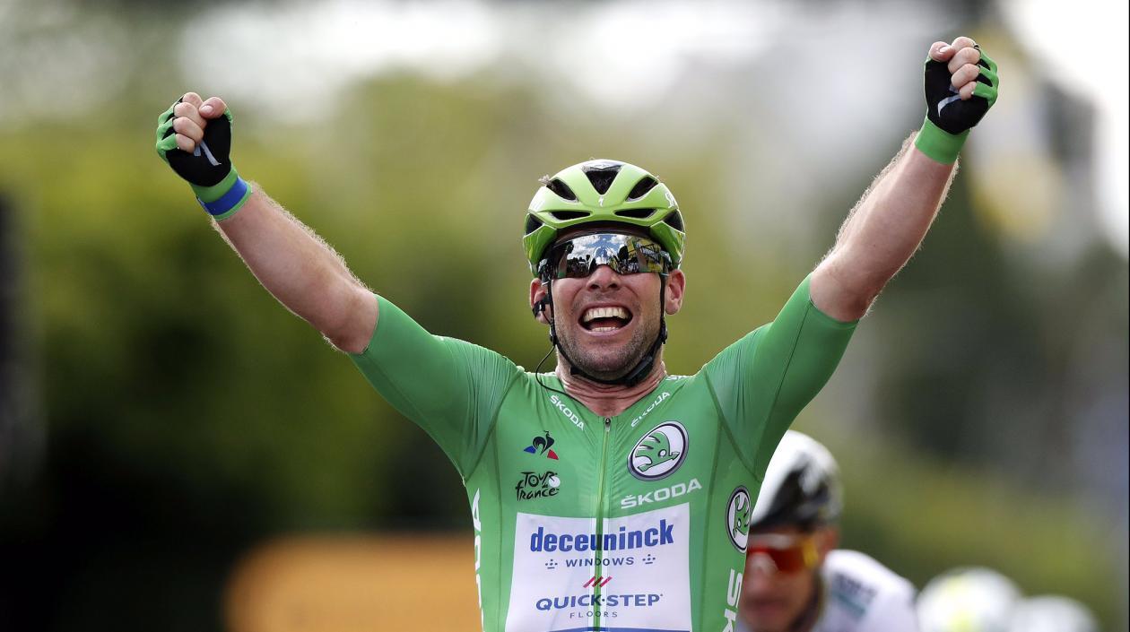 Mark Cavendish se impone en la meta.