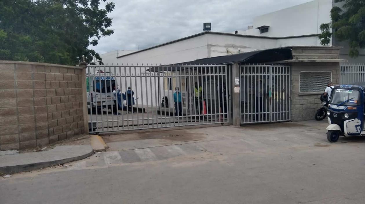 El adolescente herido fue llevado a la Clínica Adela de Char de Soledad. 