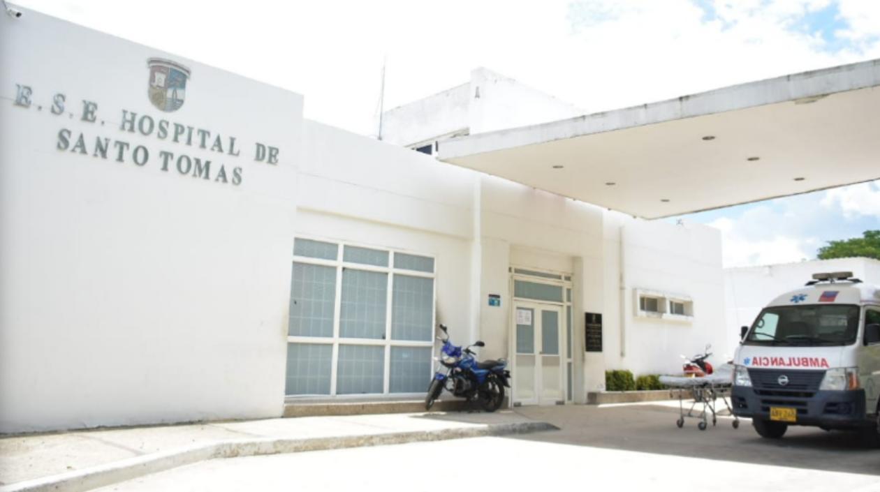 Uno de los uniformados fue atendido en el Hospital de Santo Tomás. 